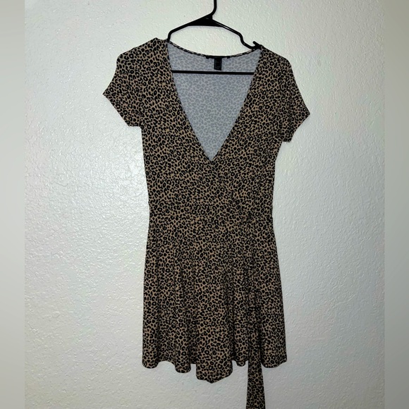 Leopard print play suit with deep V - Picture 1 of 1